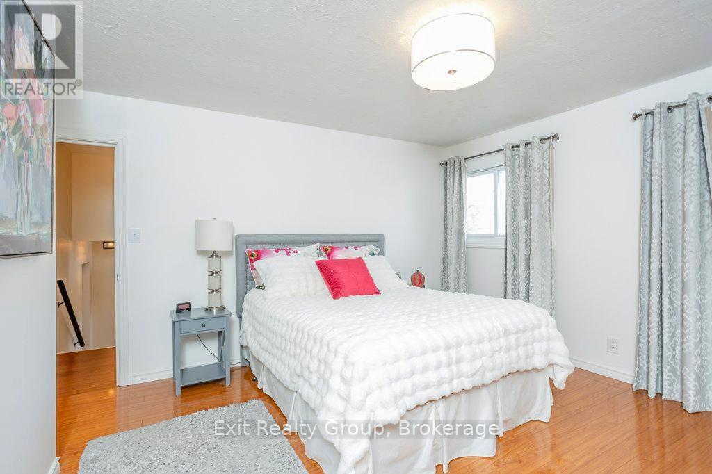 640 VICTORIA STREET N - 12