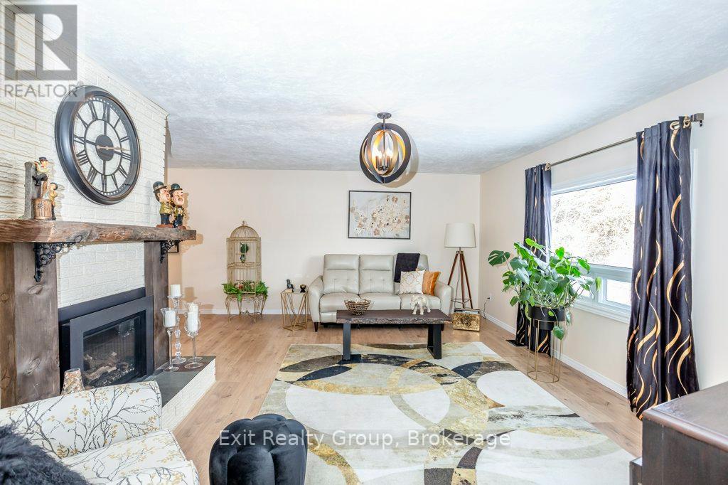 640 VICTORIA STREET N - 2