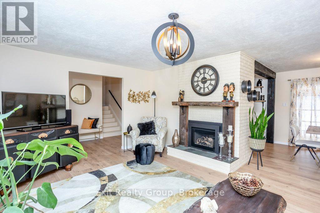 640 VICTORIA STREET N - 3
