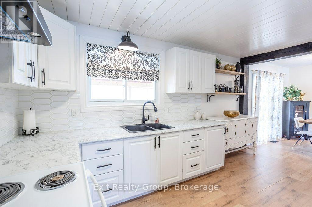 640 VICTORIA STREET N - 9