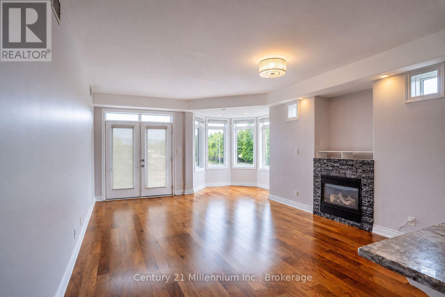 #407 10 BAY STREET E - 12