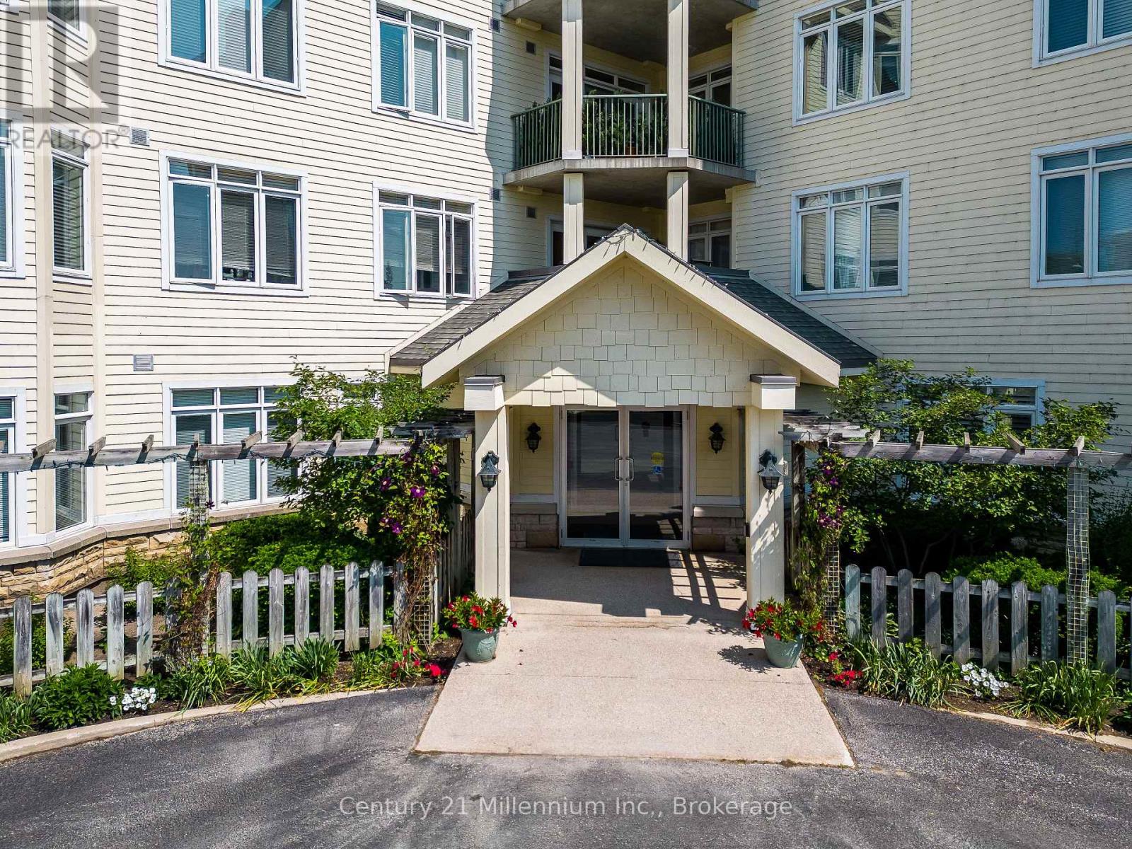 #407 10 BAY STREET E - 5