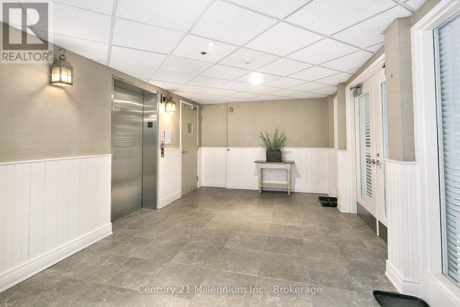 #407 10 BAY STREET E - 8