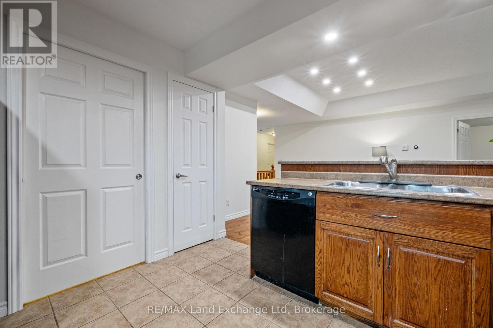 401 CARLING TERRACE - 13