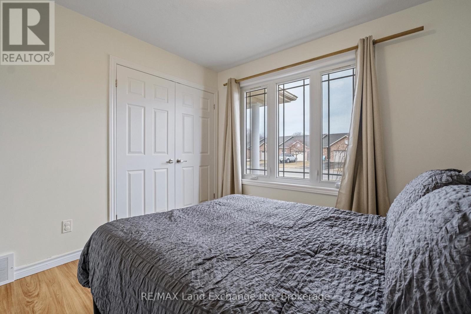 401 CARLING TERRACE - 16