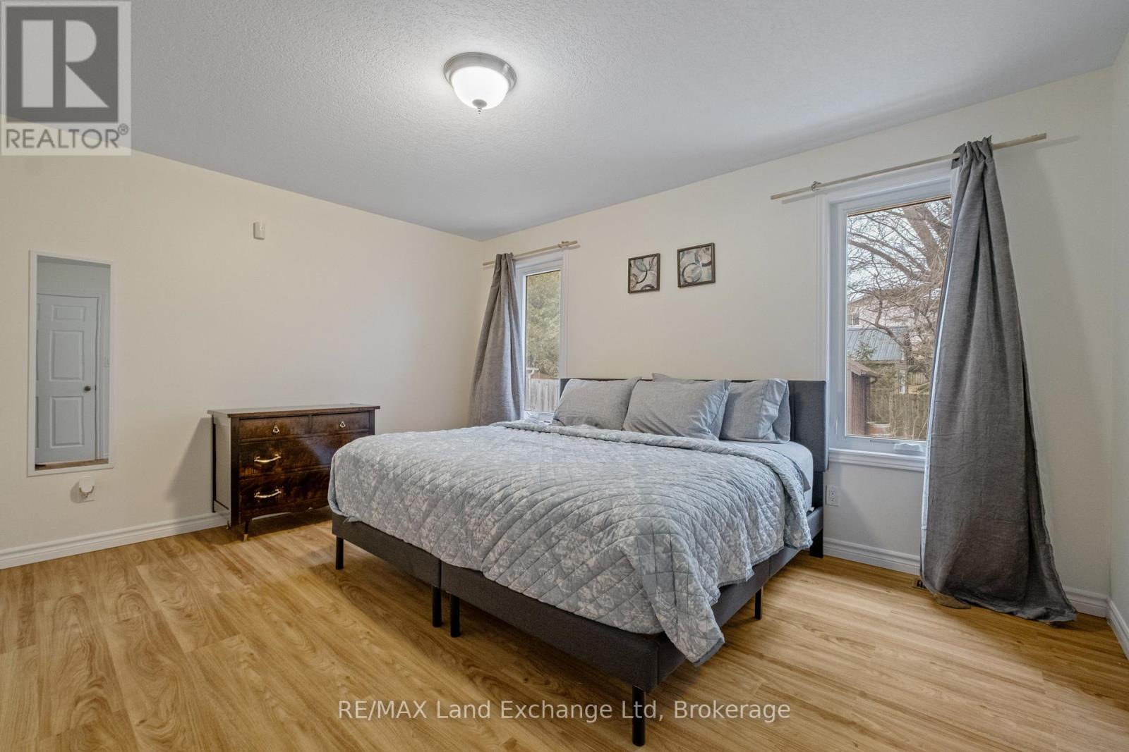 401 CARLING TERRACE - 23