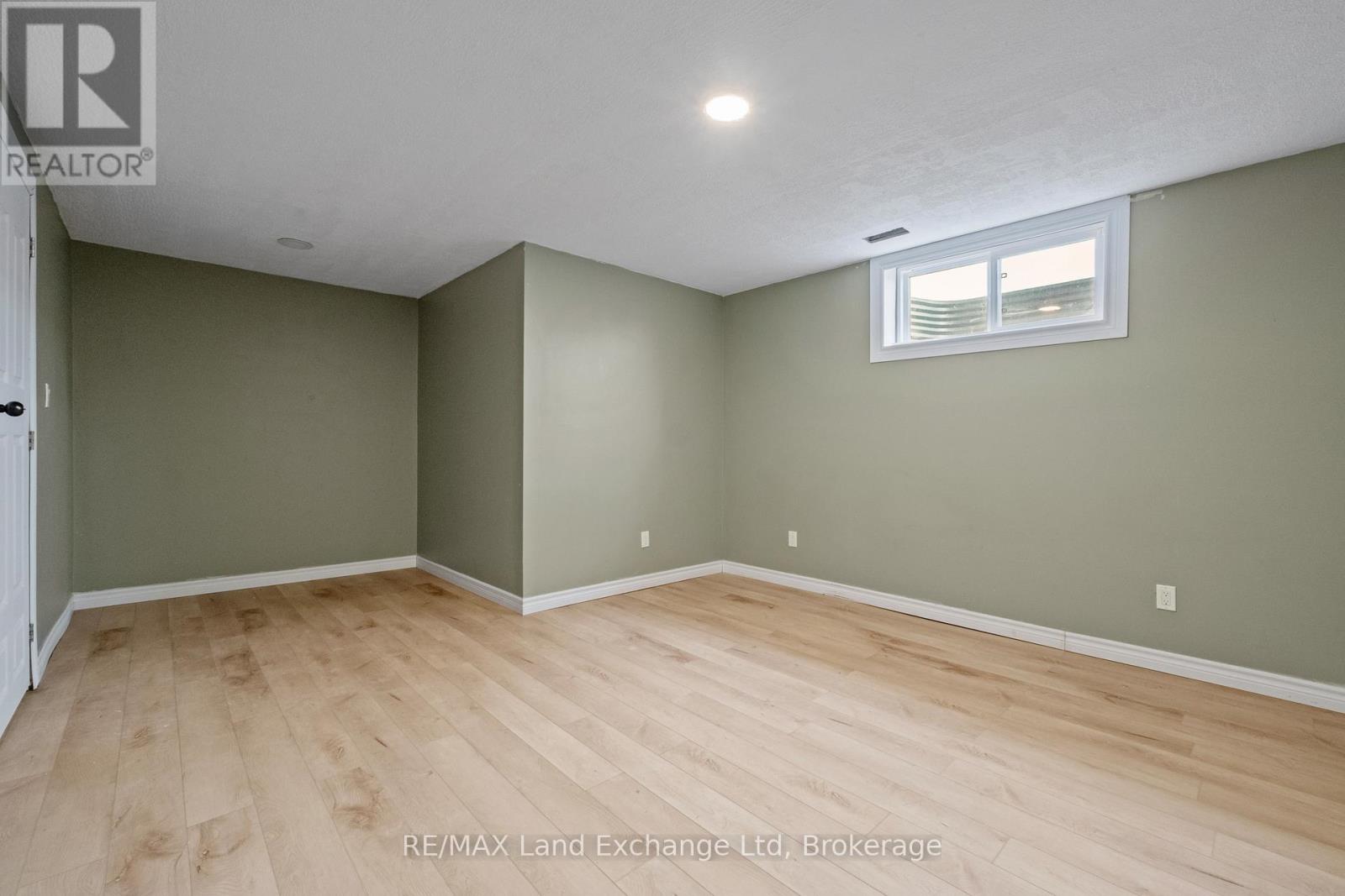 401 CARLING TERRACE - 41