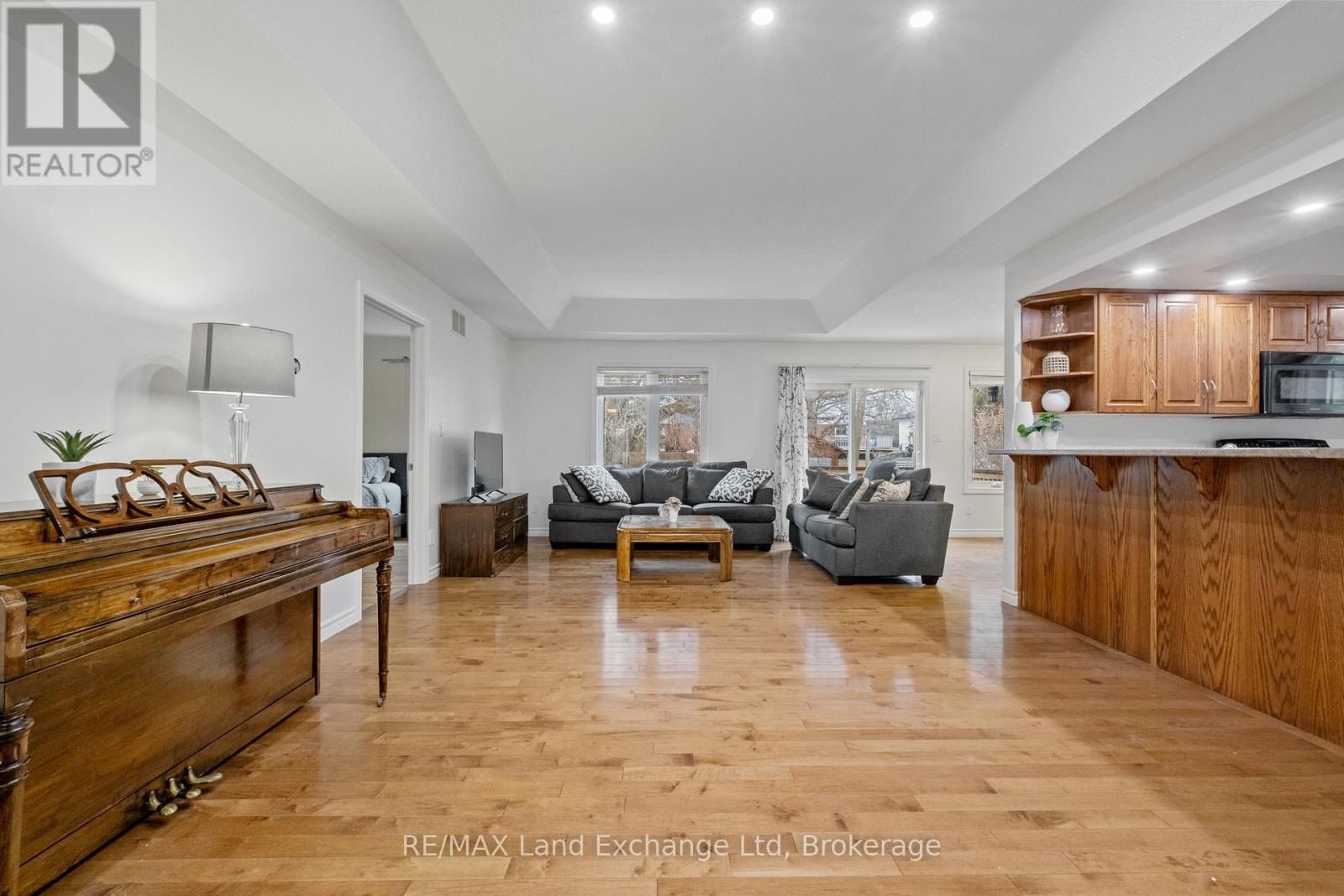 401 CARLING TERRACE - 5