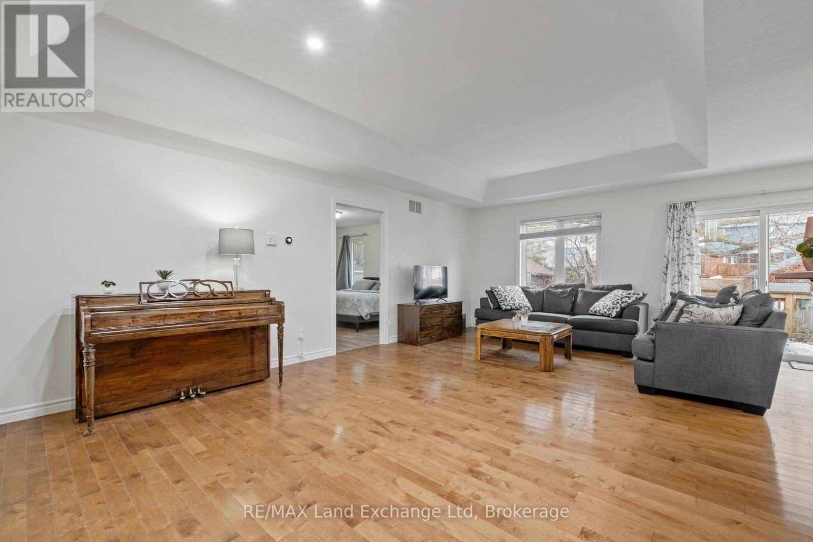 401 CARLING TERRACE - 6