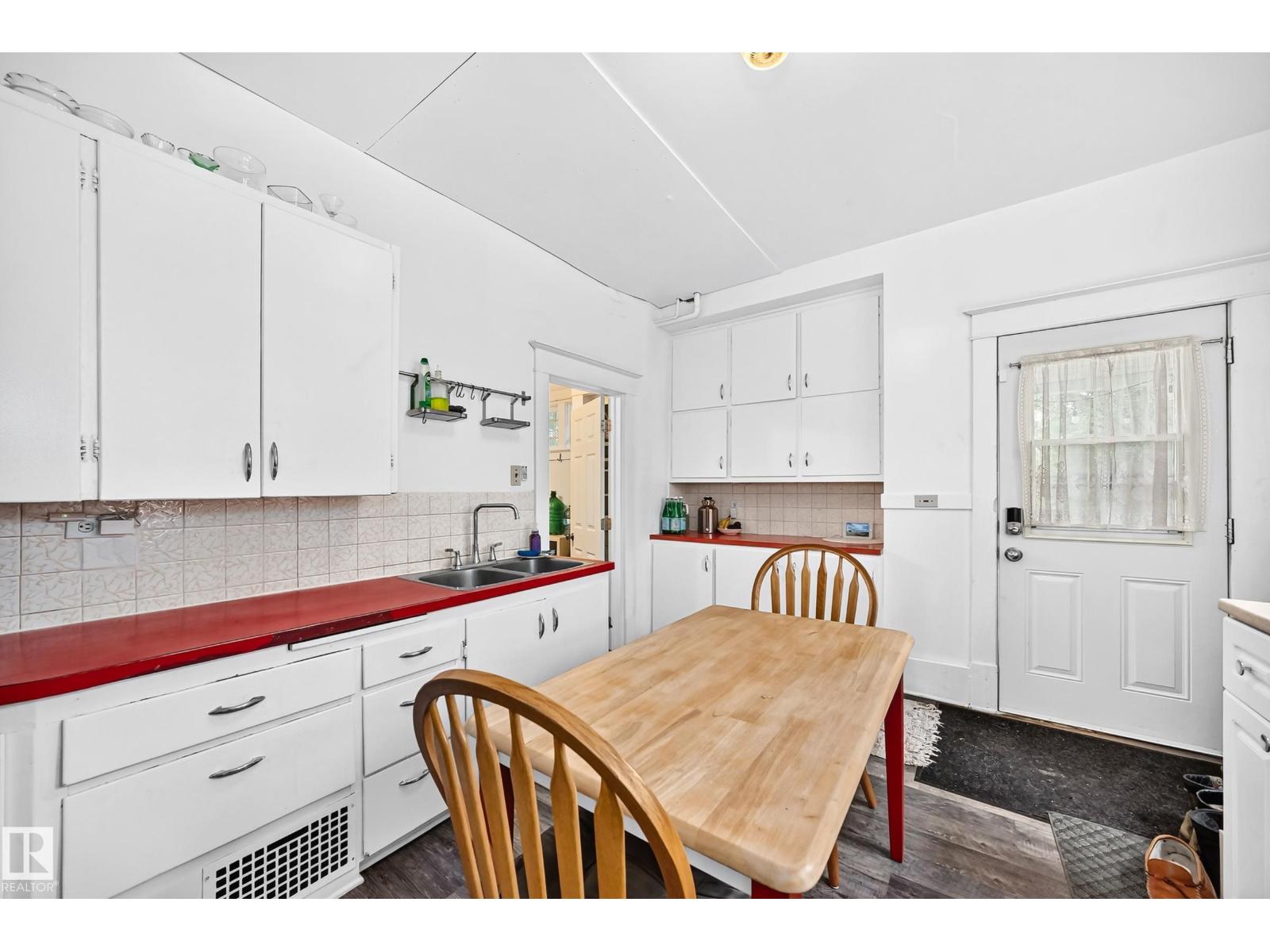 8630 108A ST NW - 11