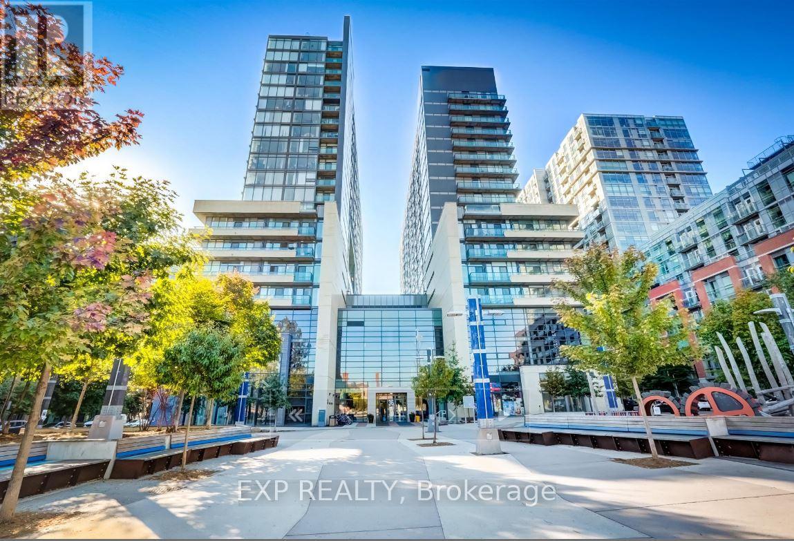 #611E 36 LISGAR STREET - 1