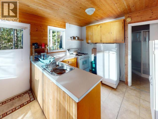 9302 POWELL LAKE - 10