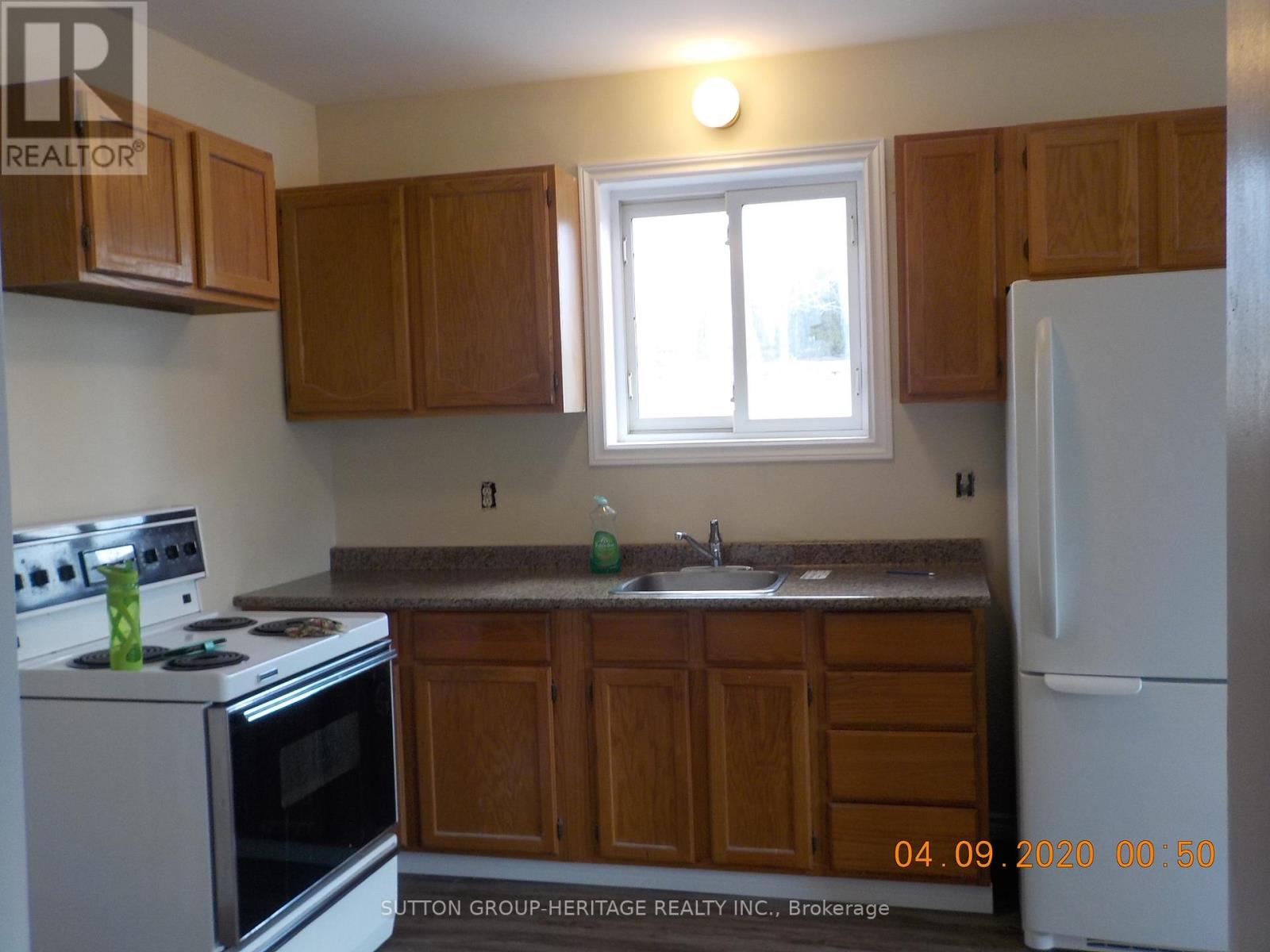 1076 KING STREET E - 11