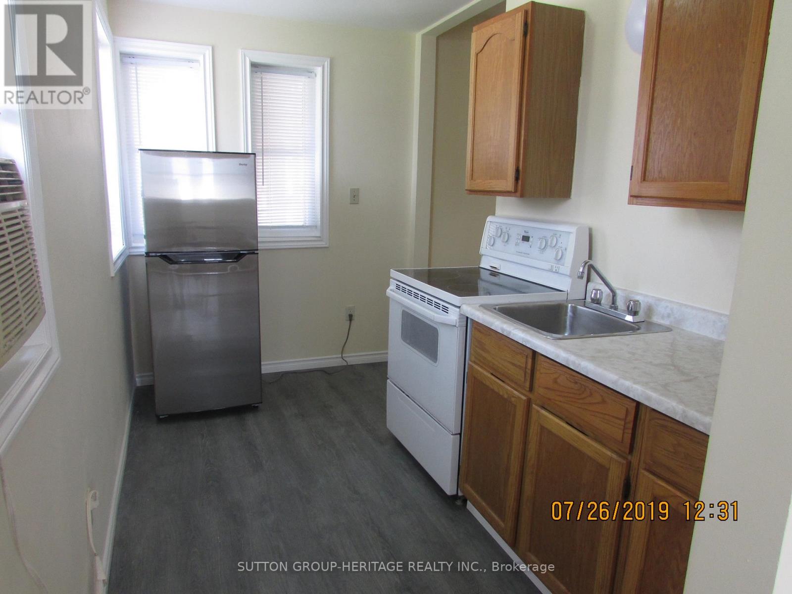 1076 KING STREET E - 12