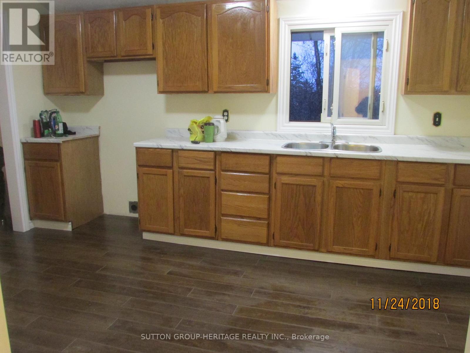 1076 KING STREET E - 13