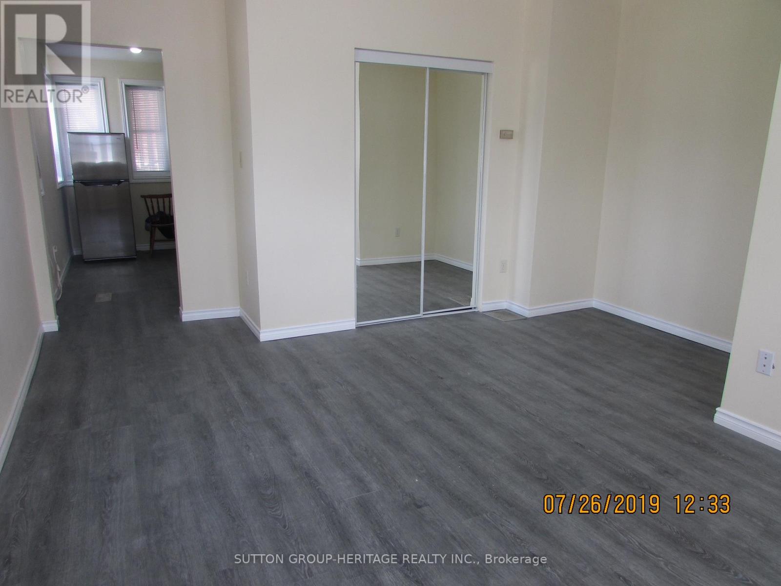 1076 KING STREET E - 15