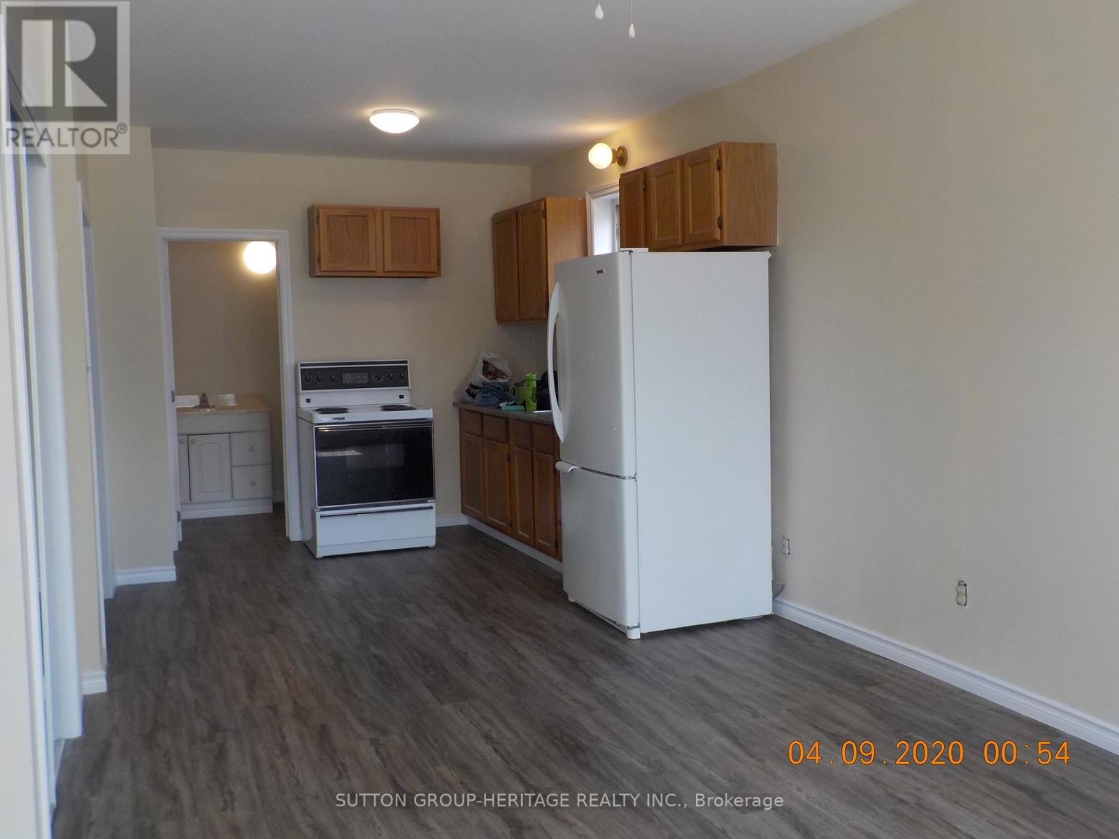 1076 KING STREET E - 17