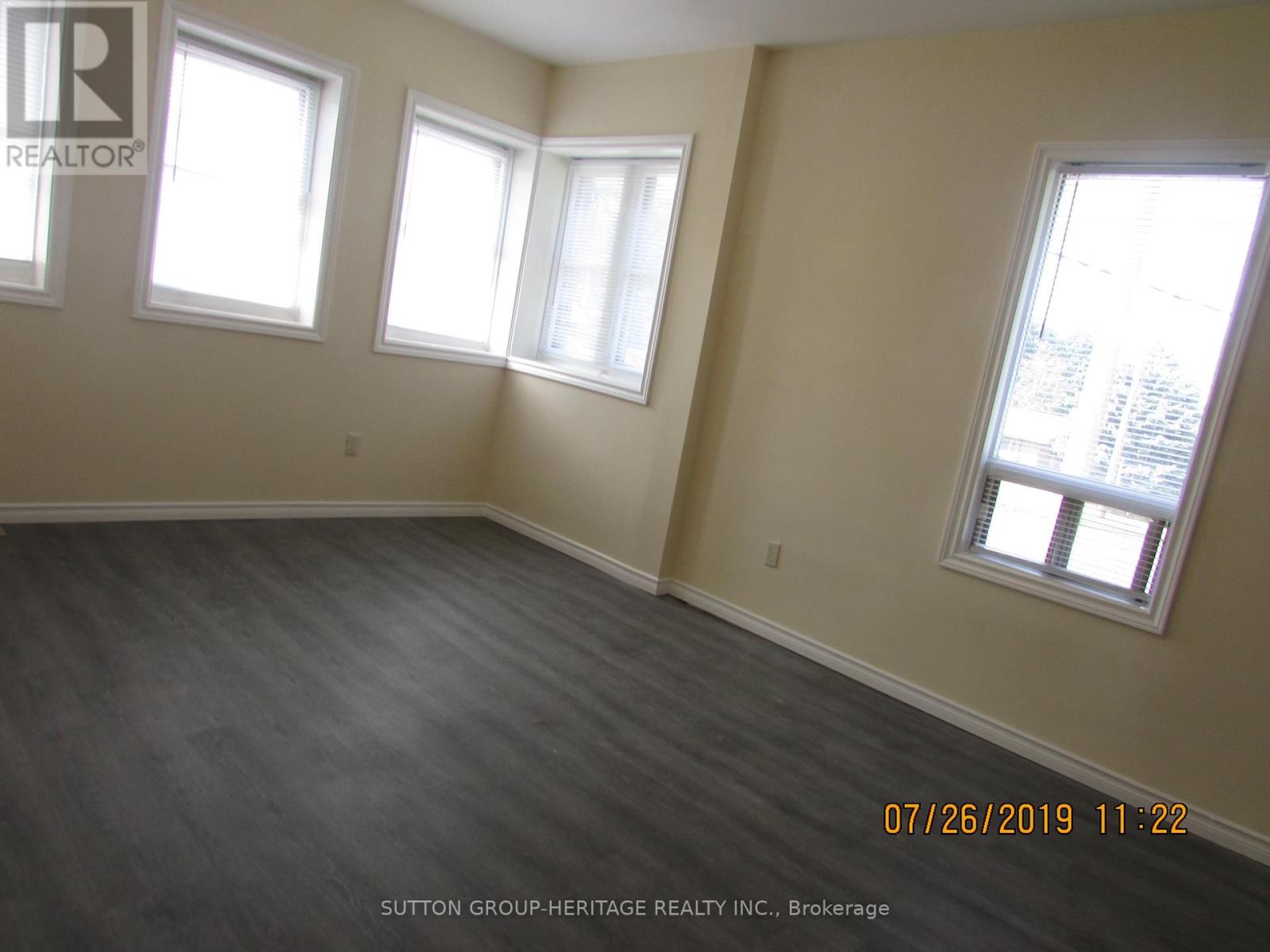 1076 KING STREET E - 18