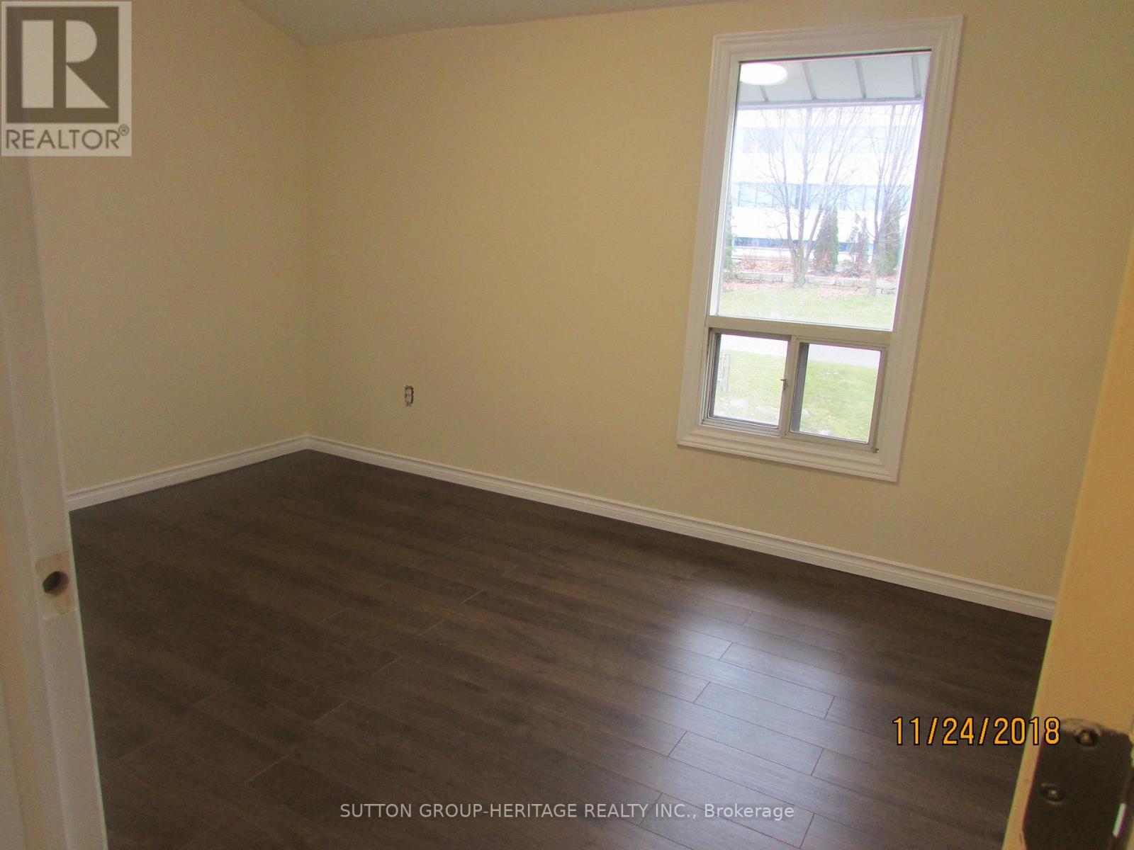1076 KING STREET E - 20
