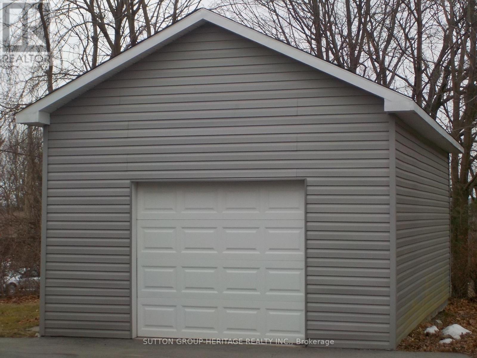 1076 KING STREET E - 5