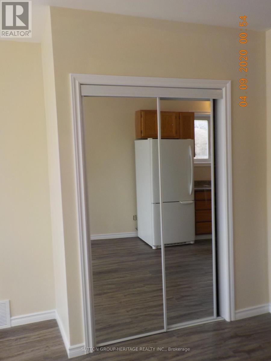 1076 KING STREET E - 7