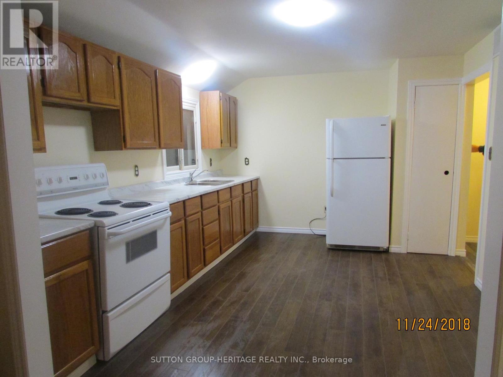 1076 KING STREET E - 8