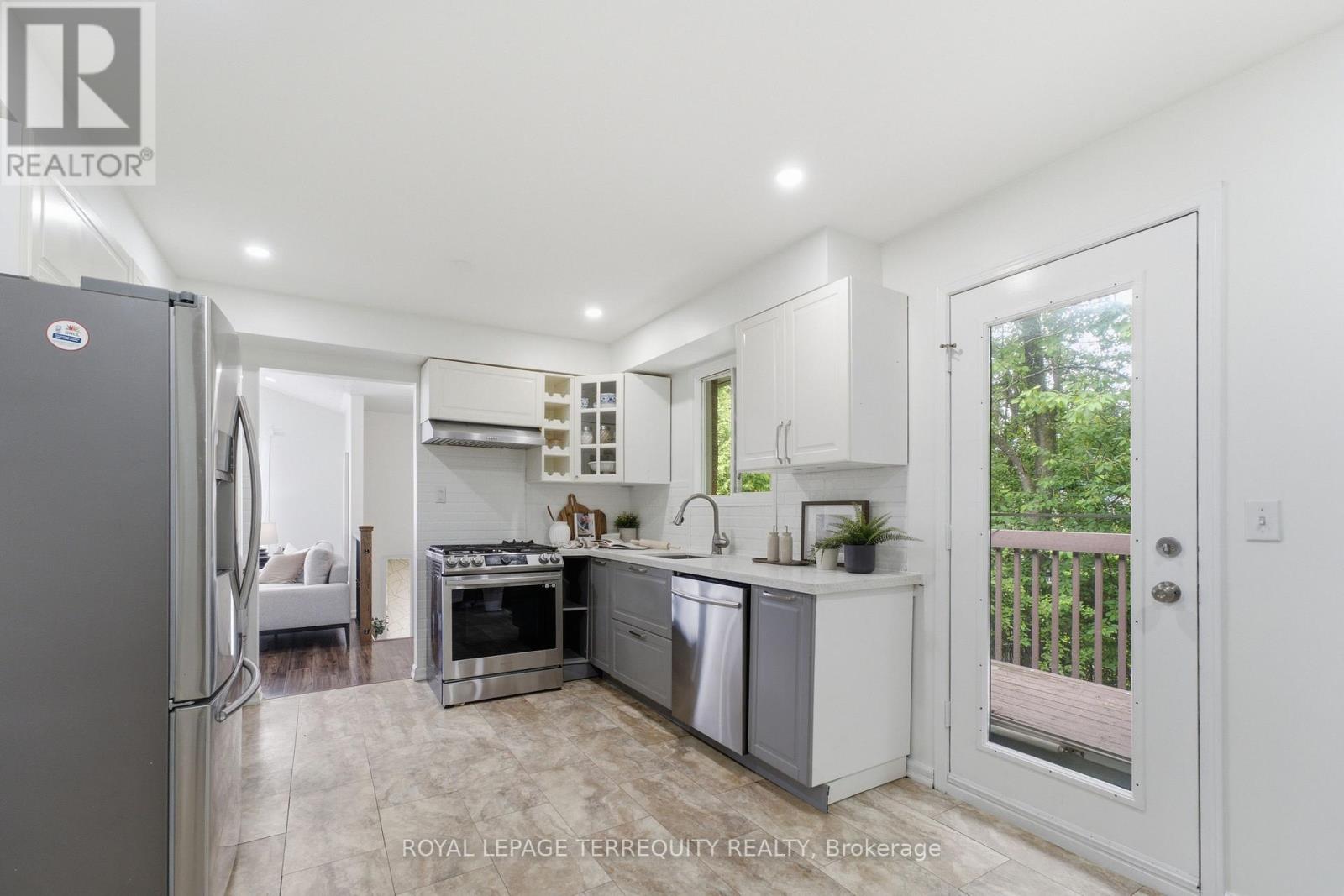 48 BORLAND COURT - 14