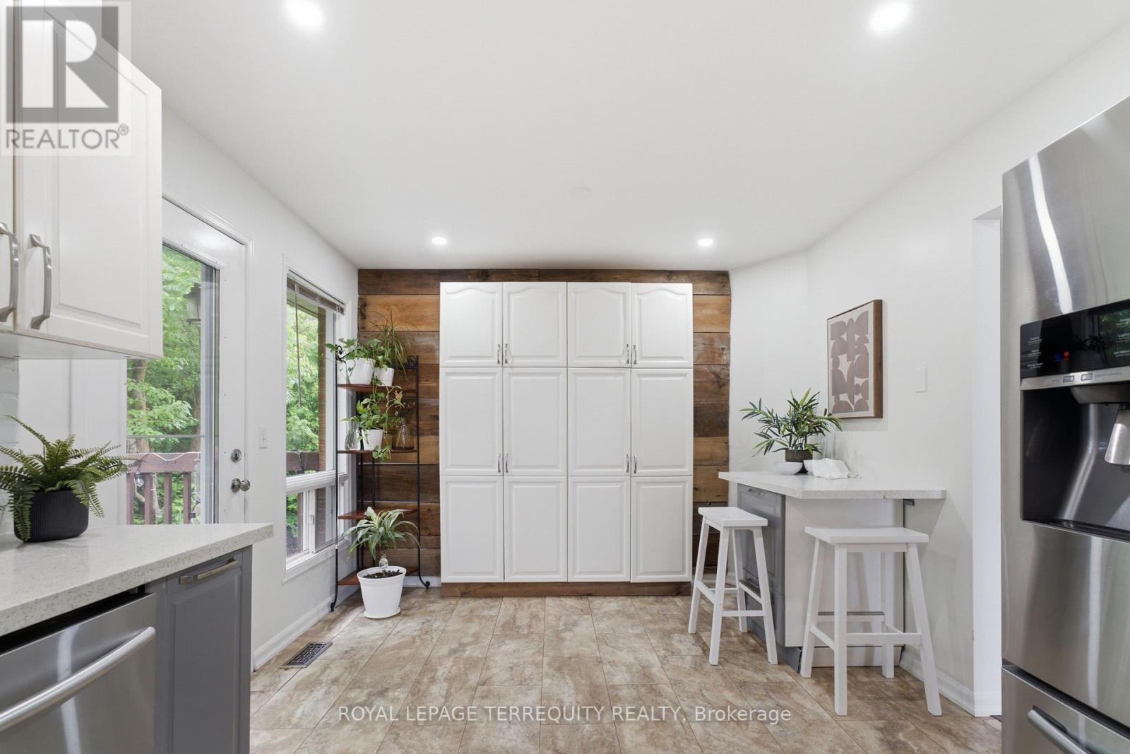 48 BORLAND COURT - 15