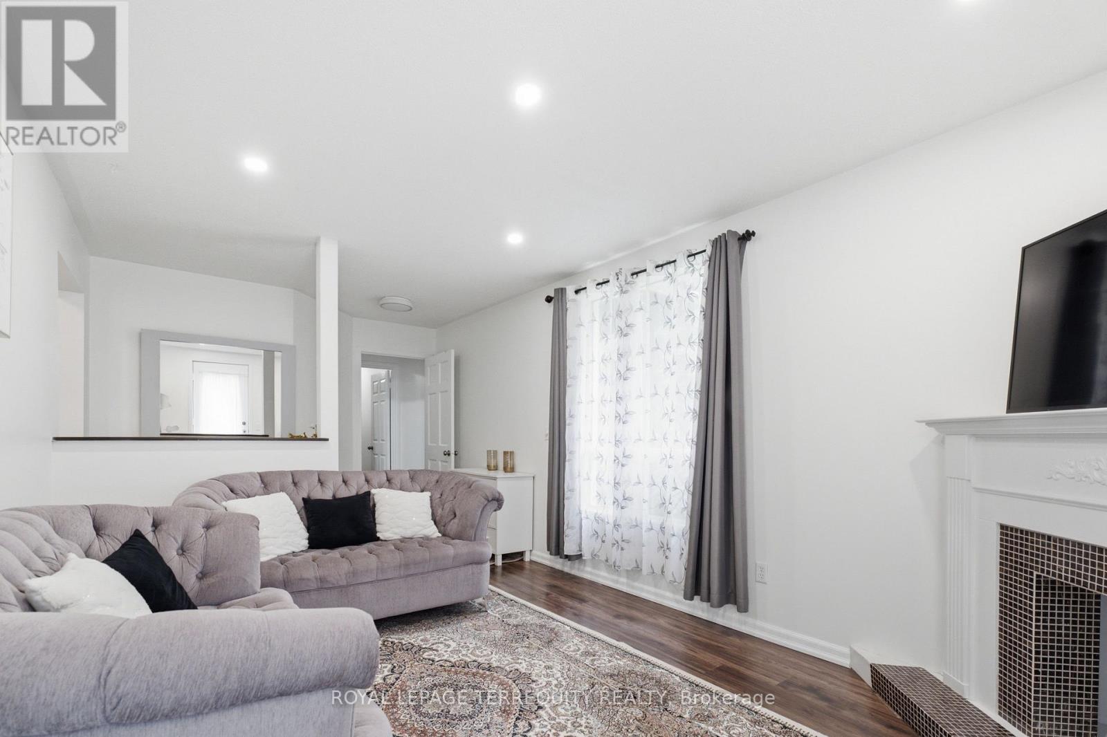 48 BORLAND COURT - 20