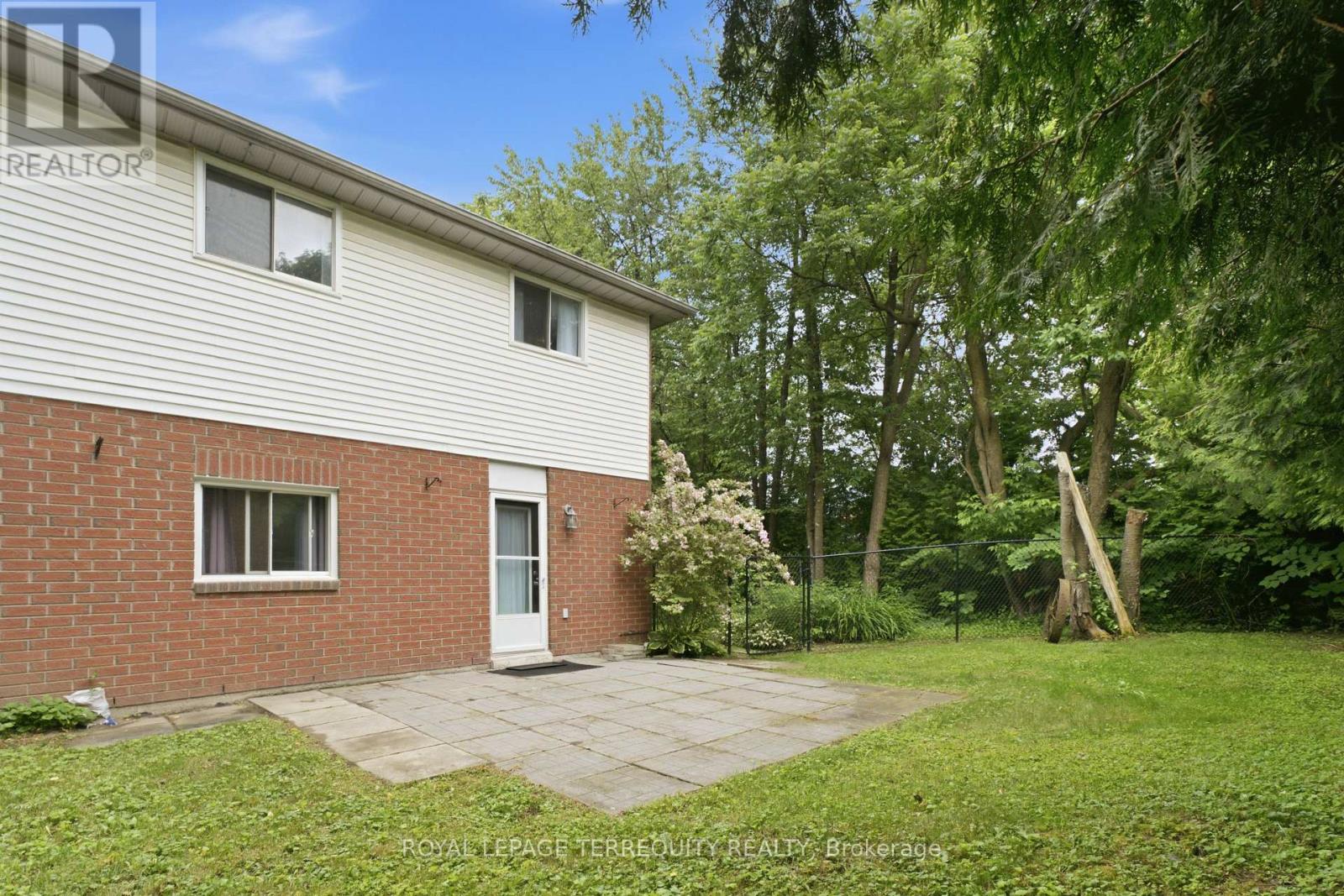 48 BORLAND COURT - 4