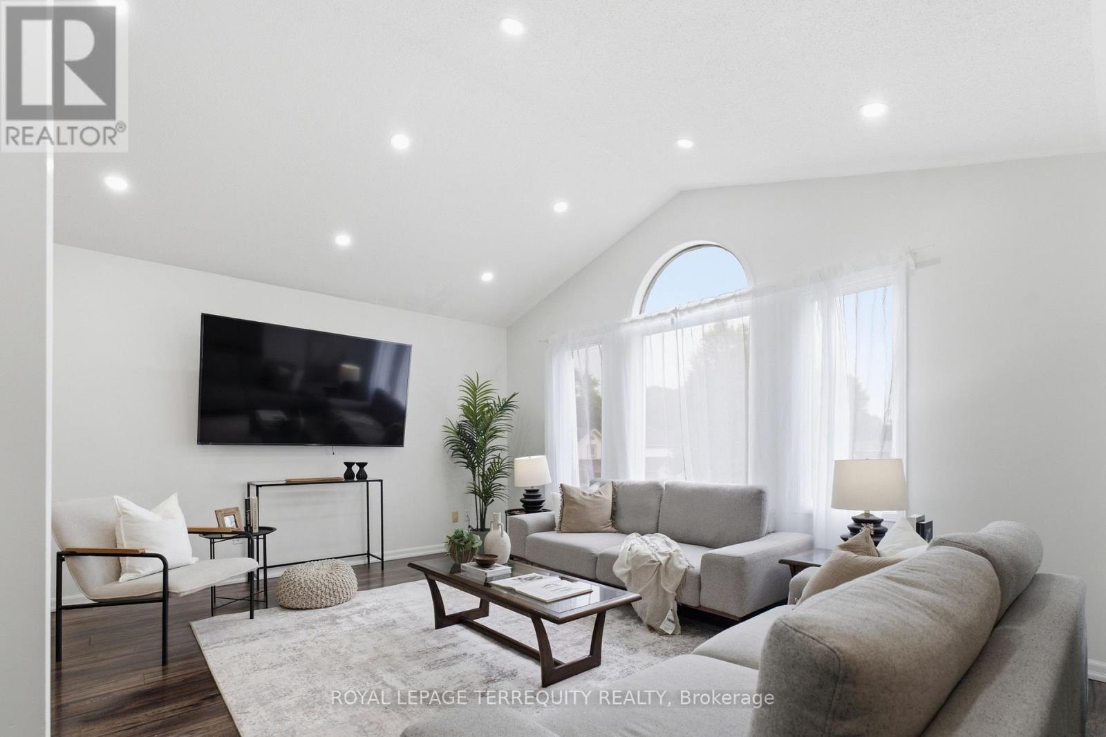 48 BORLAND COURT - 6