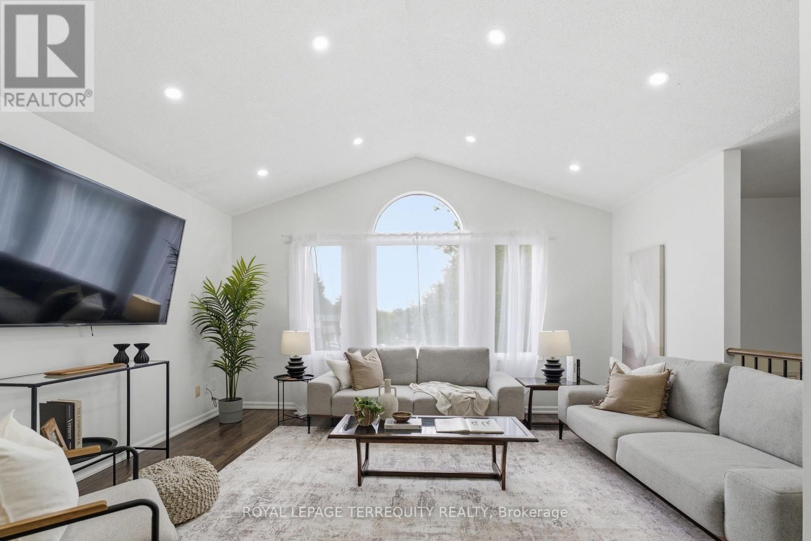 48 BORLAND COURT - 7