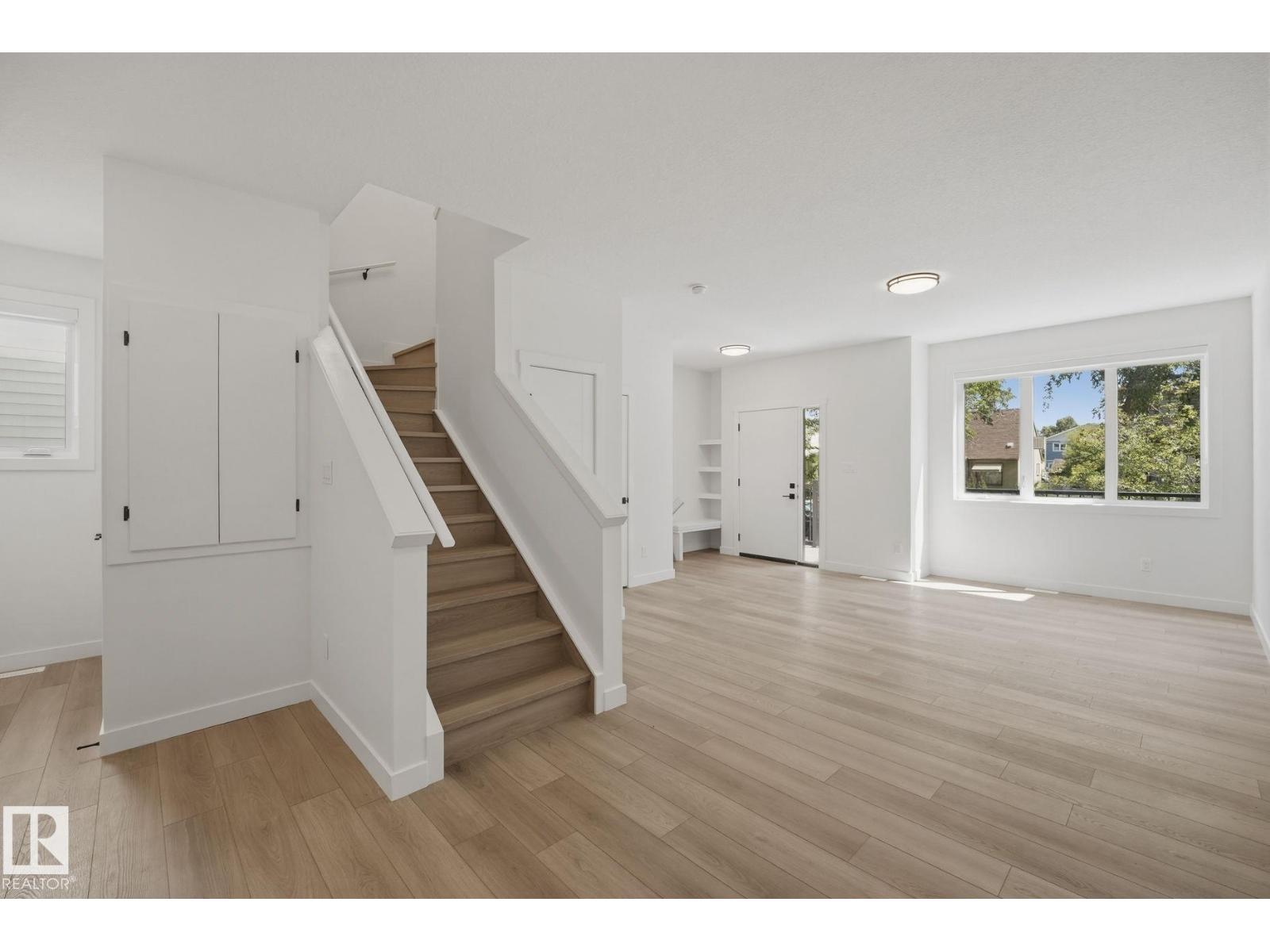 11012 132 ST NW - 4