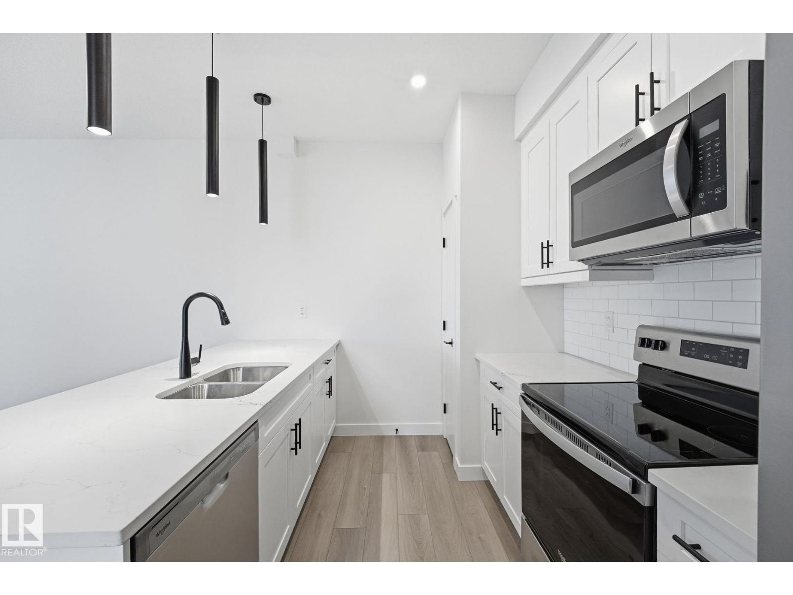 11012 132 ST NW - 6