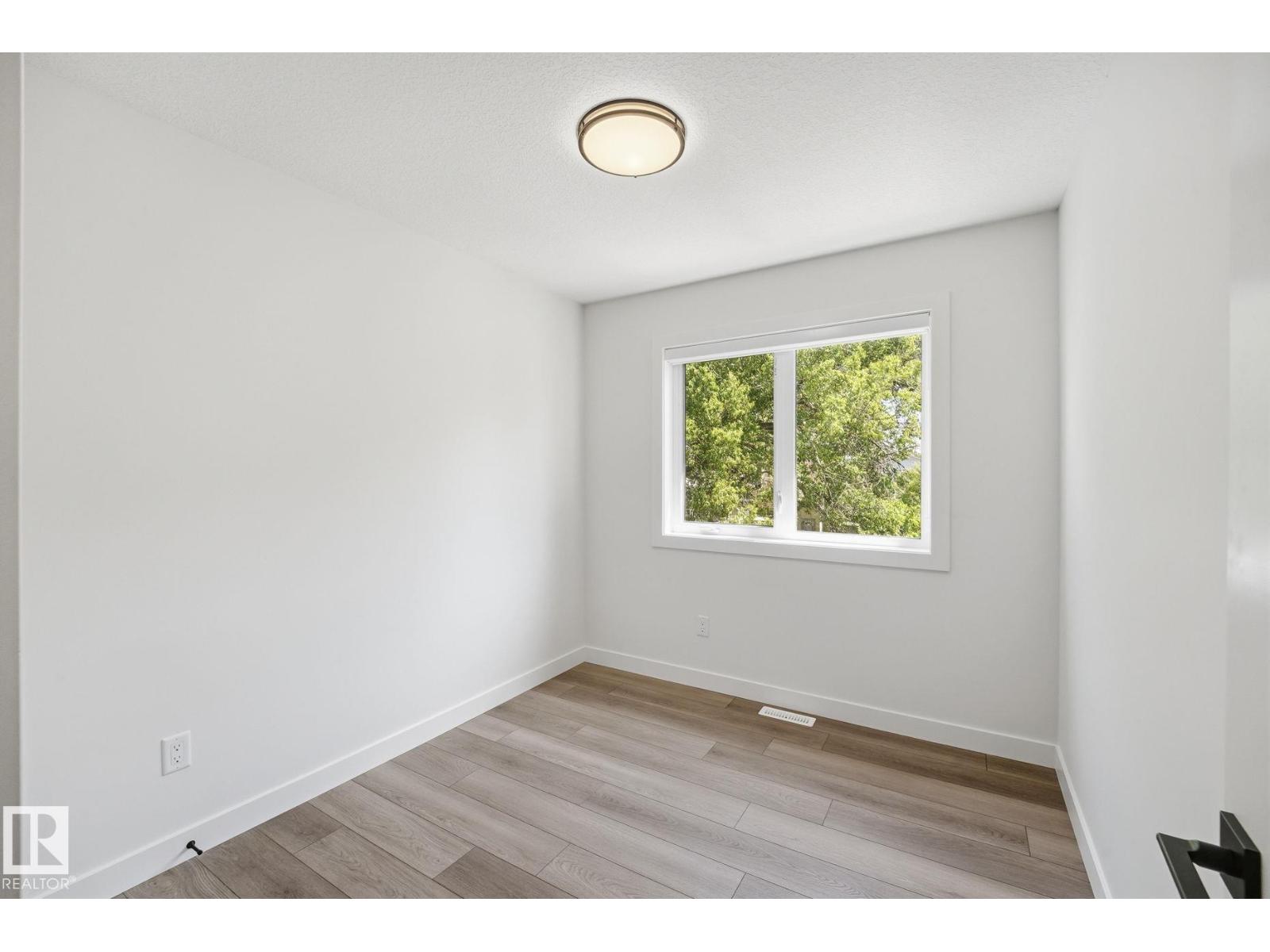 11012 132 ST NW - 12