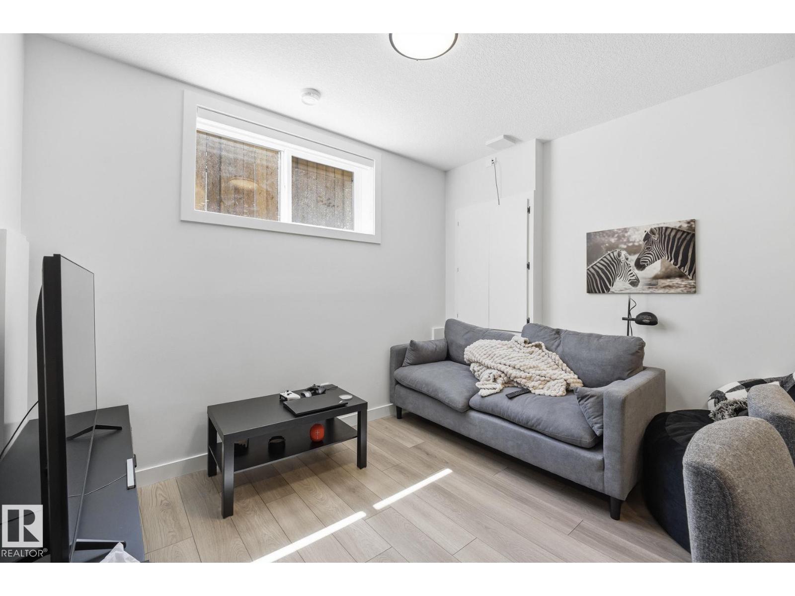 11007 132 ST NW - 22