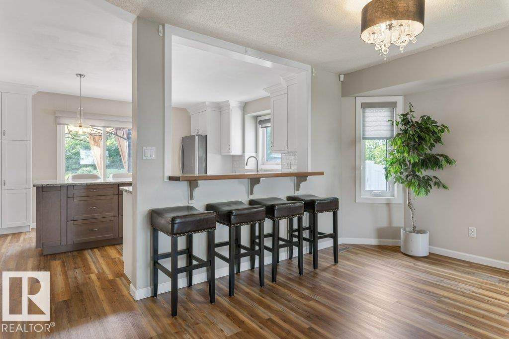4239 30 AV NW — photo 10