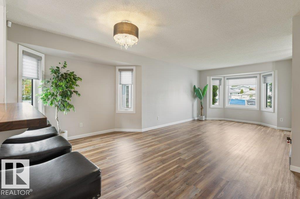 4239 30 AV NW — photo 11
