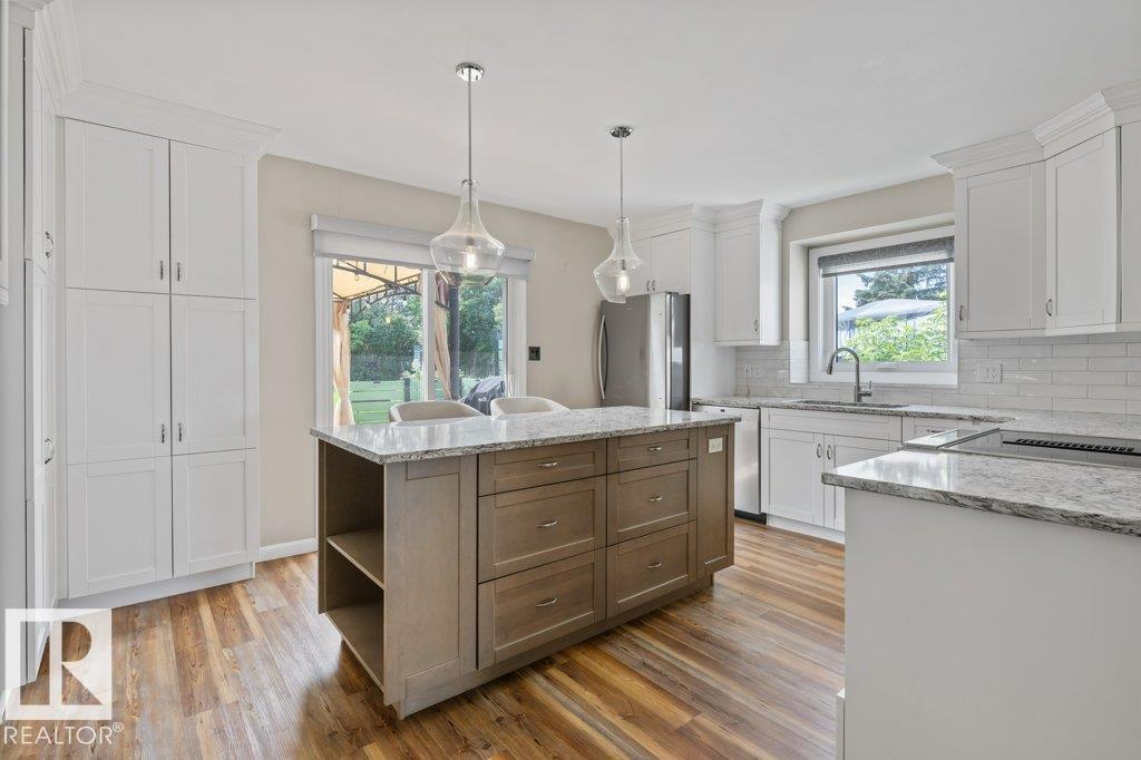 4239 30 AV NW — photo 12