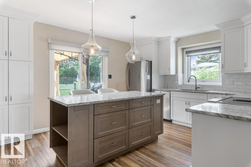 4239 30 AV NW — photo 13