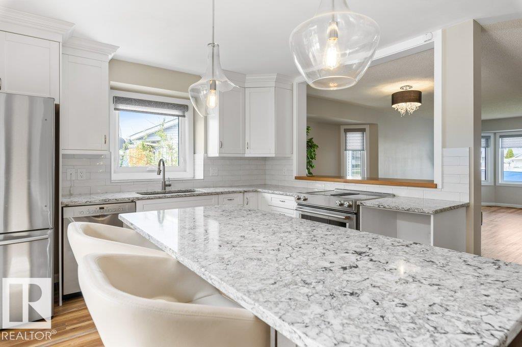 4239 30 AV NW — photo 15