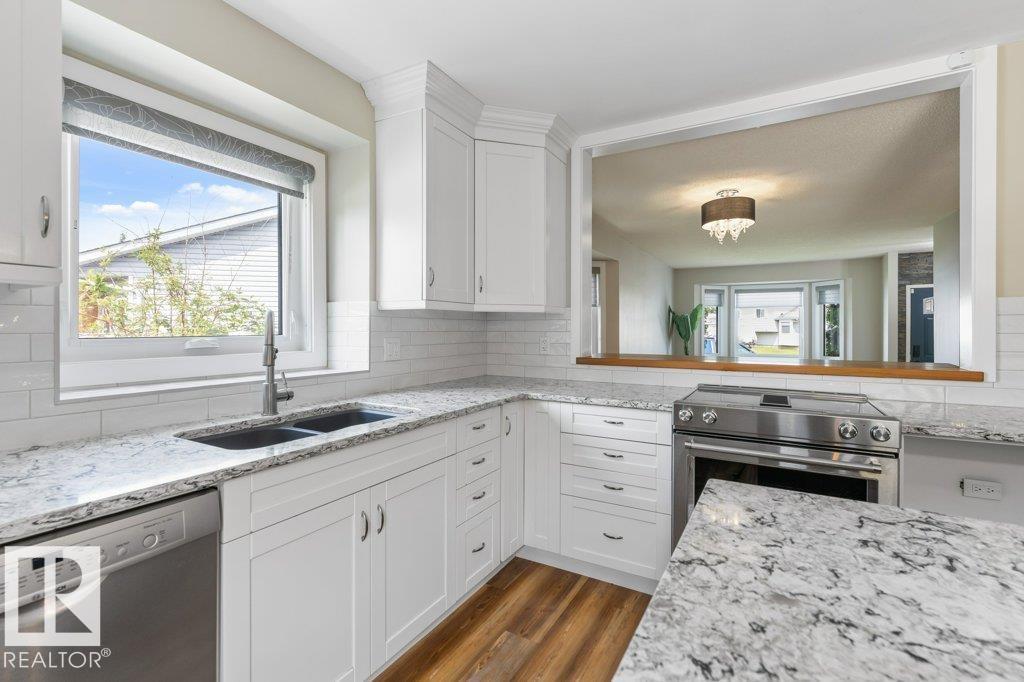 4239 30 AV NW — photo 16