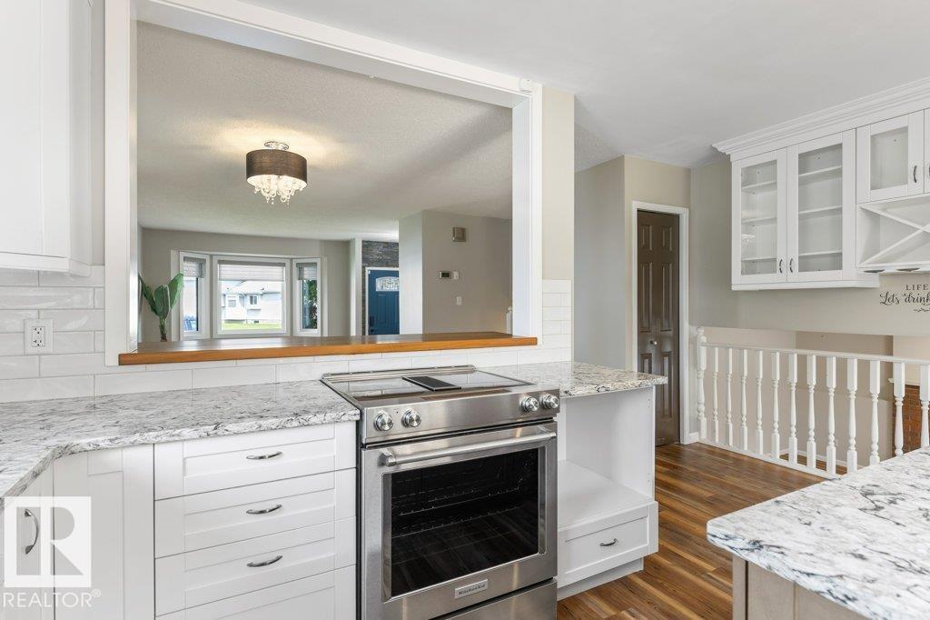 4239 30 AV NW — photo 17