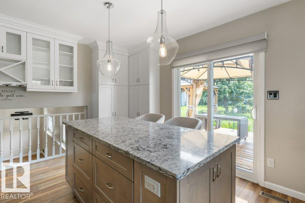 4239 30 AV NW — photo 18