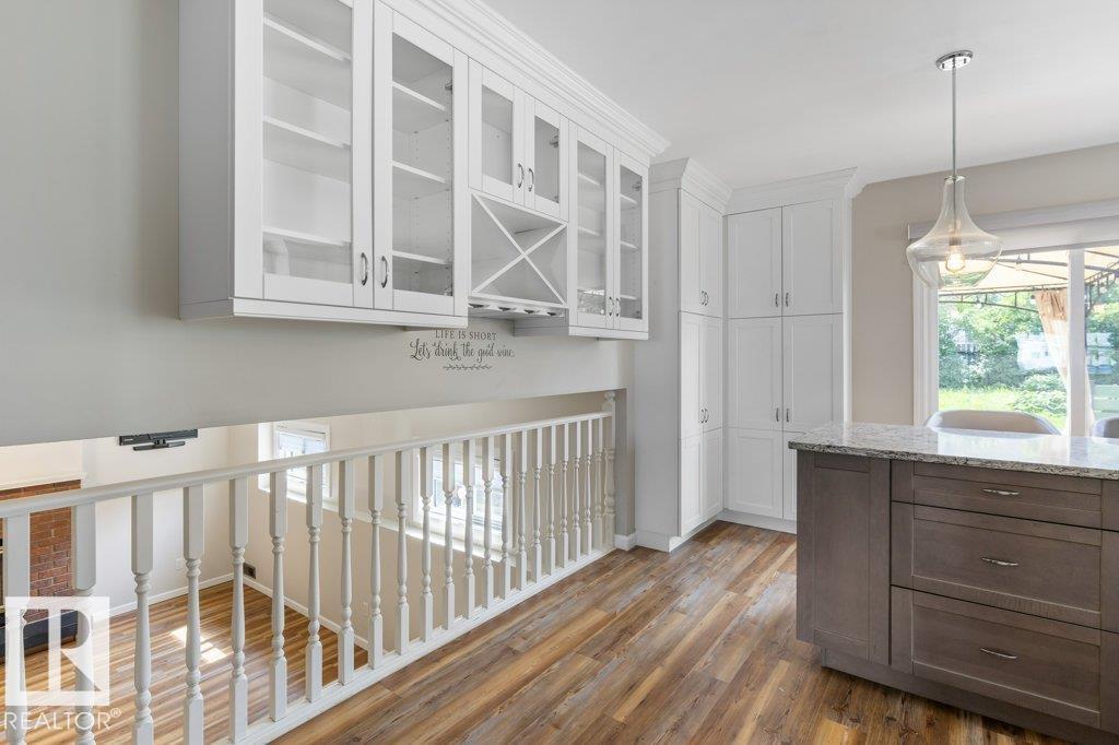 4239 30 AV NW — photo 19