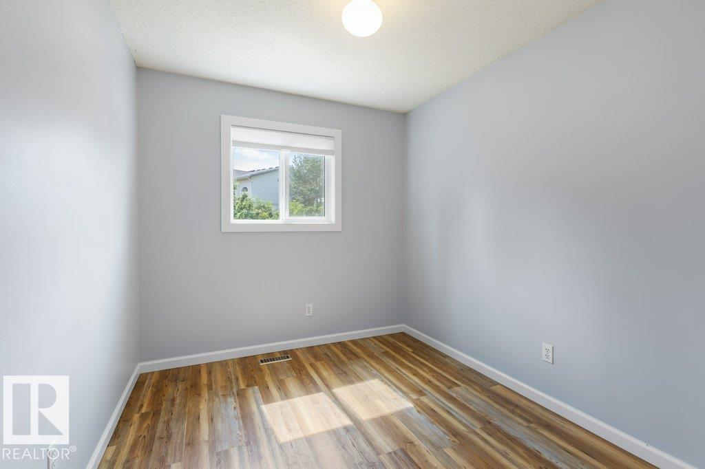 4239 30 AV NW — photo 21