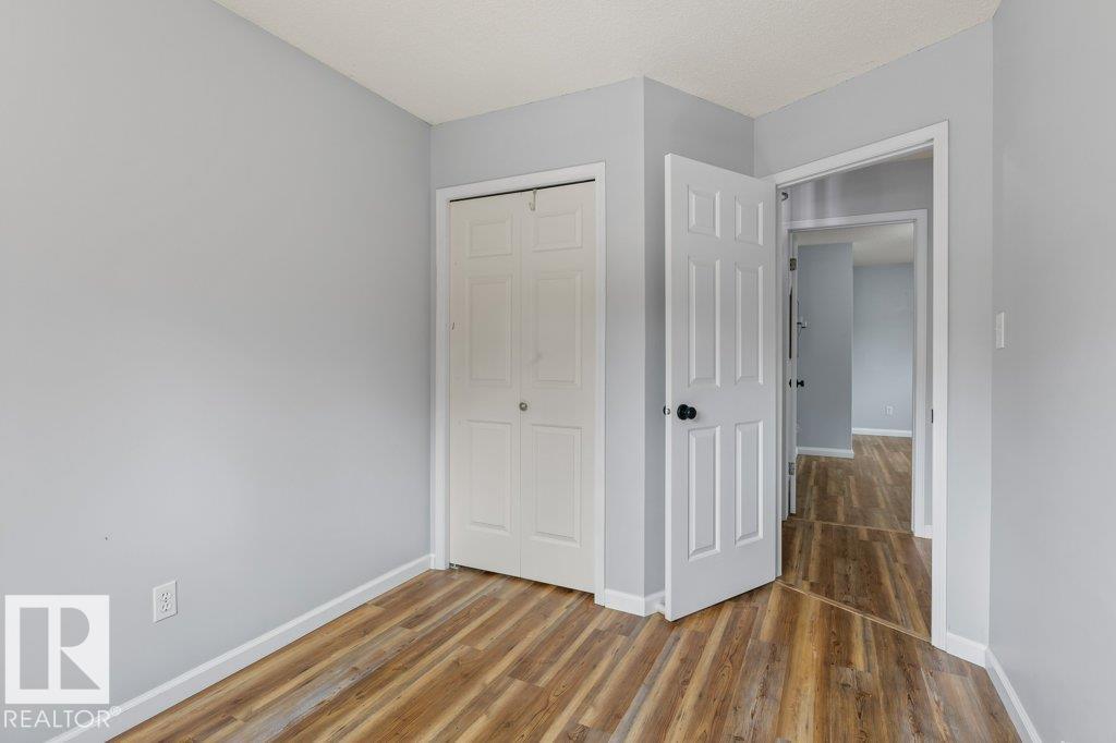 4239 30 AV NW — photo 22