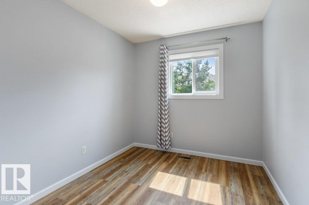 4239 30 AV NW — photo 23