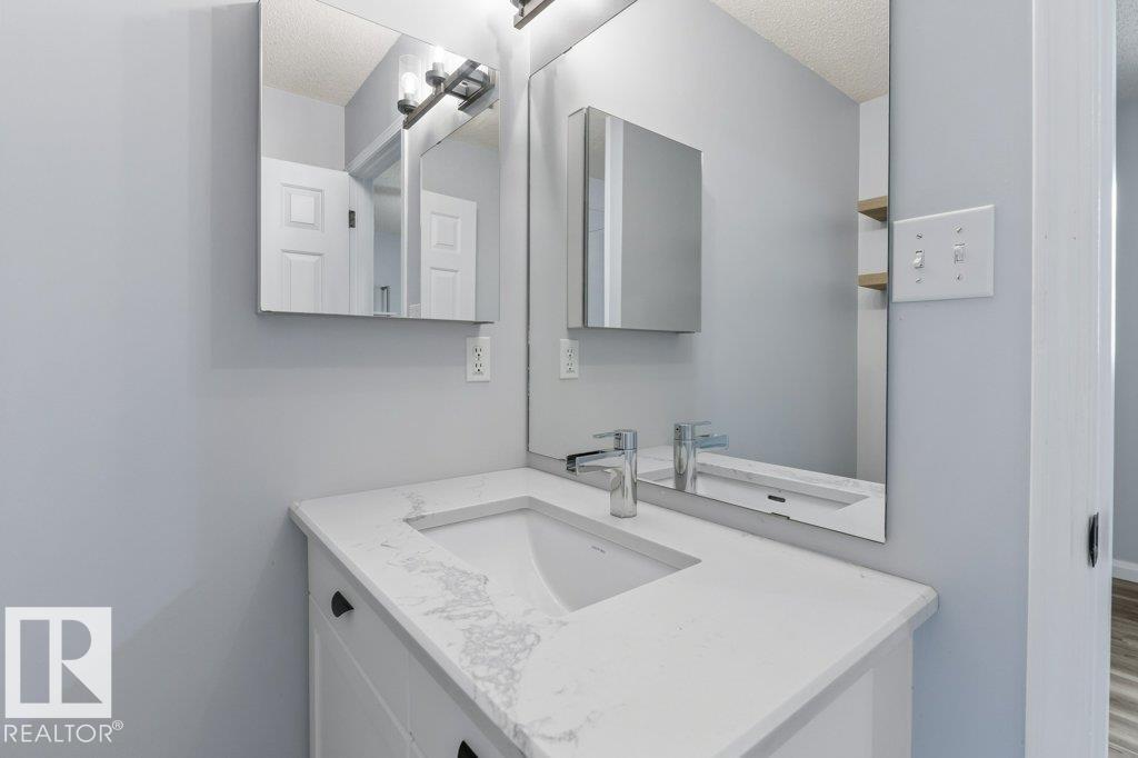 4239 30 AV NW — photo 28