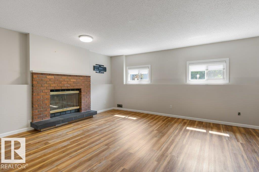 4239 30 AV NW — photo 30